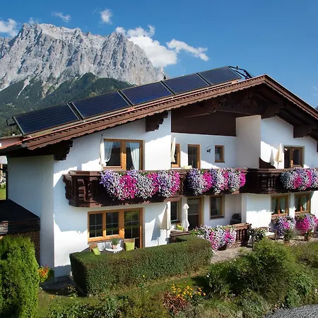 Apartment Haus Carmen Ehrwald