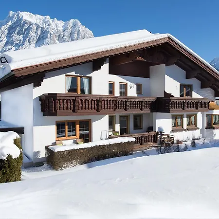 豪斯卡门酒店 *